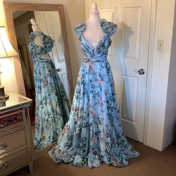 MAC DUGGAL
Indy A-Line Ruffled Back-Lace Chiffon Gown - Picture 5 of 17